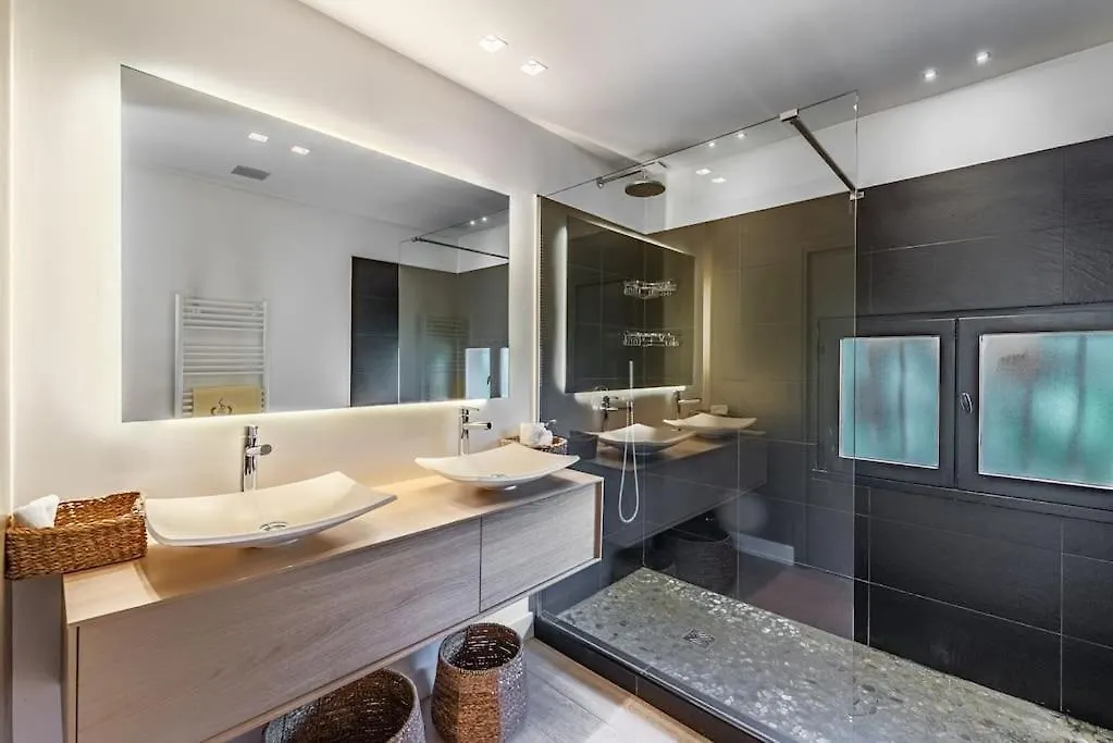 Bella By Terry'S Homes Cannes 0*,  France
